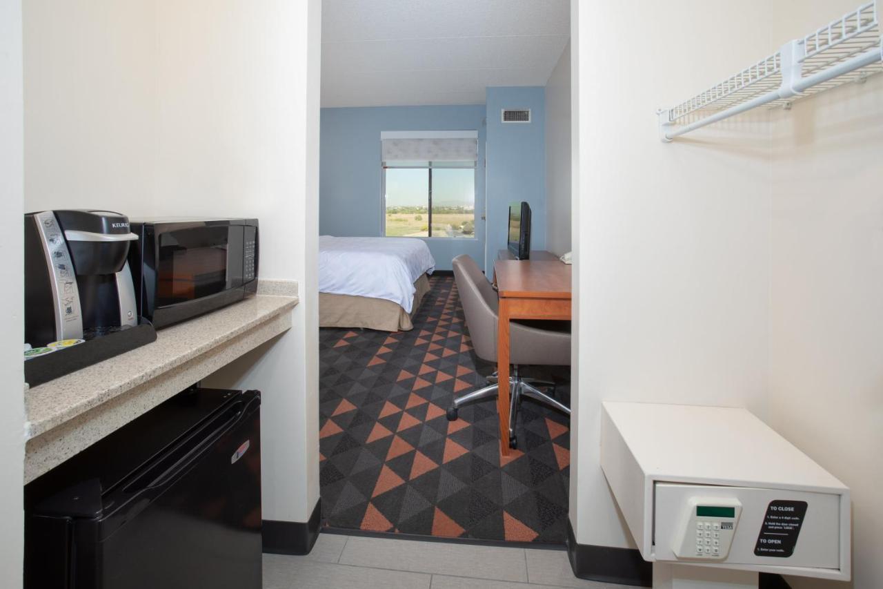 Holiday Inn & Suites Goodyear - West Phoenix Area By Ihg Exterior foto